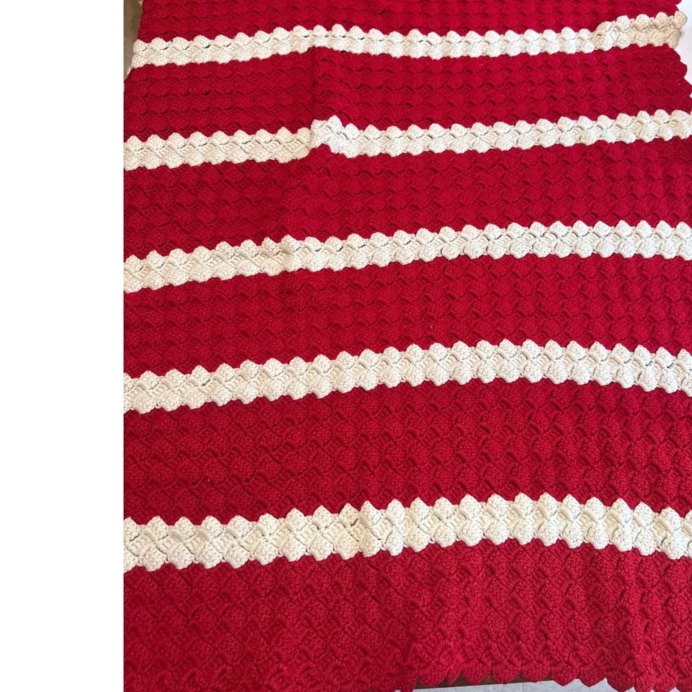 Crochet Blanket Unisex 35x45 Red Cream Excellent Striped Scalloped
